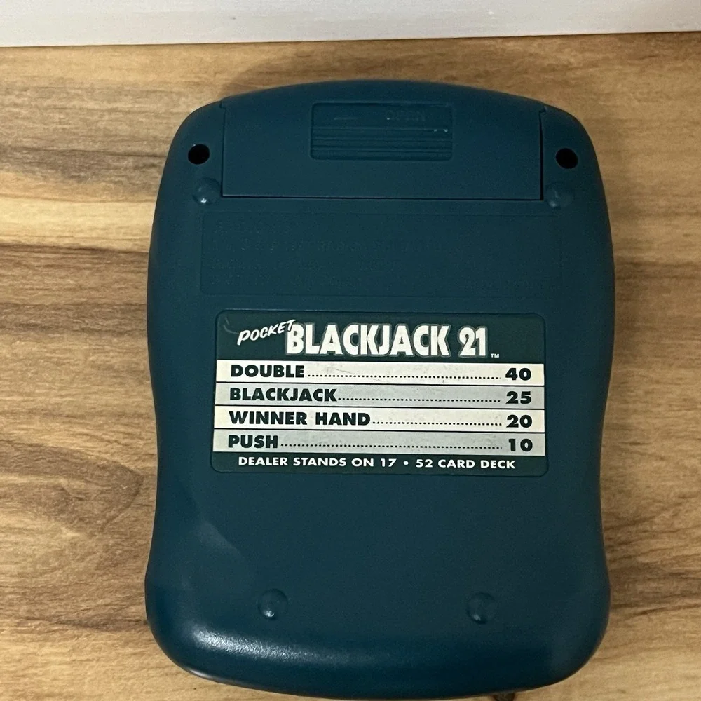 Radica POCKET BLACKJACK 21 Travel Handheld Electronic Game 1997 Dark Green Works